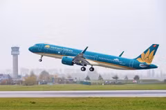 Starting July 3, members of Vietnam Airlines’ Lotusmiles frequent flyer programme can earn miles when flying with Etihad Airways and redeem them for flights operated by Vietnam Airlines, Etihad Airways, or any other partner airline within the programme.(Photo: VNA)