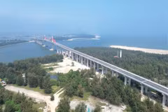Thuan An sea-crossing bridge in Hue city is completed. (Photo courtesy of Hue Portal)
