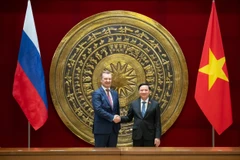 National Assembly Vice Chairman Nguyen Khac Dinh (R) and visiting First Deputy Speaker of Federation Council of Russia's Federal Assembly Andrey Vladimirovich Yatskin in Hanoi on December 1. (Photo: quochoi.vn)