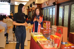 Yen Huong Xua company introduces solutions to combat counterfeit and imitation goods (Photo: VNA) 