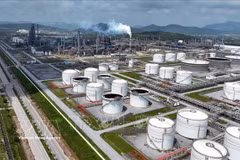 The fuel storage tank area of the Nghi Son Refinery and Petrochemical Plant is located in the Nghi Son Economic Zone in Nghi Son ward, Thanh Hoa province. (Photo: VNA)