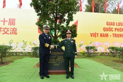 Vietnamese Minister of National Defence General Phan Van Giang (R) and Chinese Minister of National Defence Senior Lieutenant General Dong Jun attend the 10th Vietnam–China Border Defence Friendship Exchange in Quang Ninh province. (Photo: qdnd.vn)
