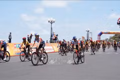 Riders take part in stage 19 of the Ho Chi Minh City Television Cycling Cup - Ton Dong A 2025. (Photo: VNA)