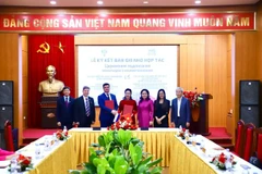 Representatives from the Ho Chi Minh Relic Site at the Presidential Palace and Saint Petersburg State University of Russia at the MoU signing ceremony. (Photo: VNA)