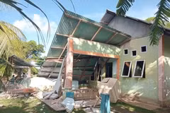 A house damaged by an earthquake in North Sulawesi province, Indonesia, on June 8, 2026. (Photo: Xinhua/VNA)