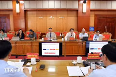 At the working session (Photo: VNA)