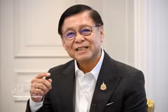 Thai Deputy Prime Minister and Minister of Foreign Affairs Sihasak Phuangketkeow grants an interview to the Vietnam News Agency. (Photo published by VNA)