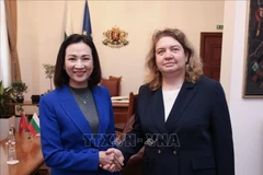 Vietnamese Ambassador Nguyen Thi Minh Nguyet (L) and Bulgarian National Assembly Chair Nataliya Kiselova at their recent meeting (Photo: VNA)