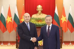 Party General Secretary To Lam (R) receives President of the Republic of Bulgaria Rumen Radev on the occasion of the later's official visit to Vietnam in 2024. (Photo: VNA)