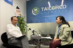 Harry Hoang OAM (left), President of the Vietnamese Business Association and Chairman of the Vietnamese People Association in Canberra, in an interview with a Vietnam News Agency correspondent in Australia (Photo: VNA)