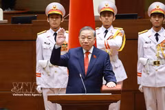 Party General Secretary and State President To Lam takes the oath of office on April 7. (Photo: VNA)