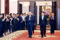 Party General Secretary and State President To Lam meets with officials and staff of the Presidential Office on April 7. (Photo: VNA)
