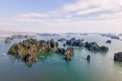 Ha Long Bay, located in northeast Vietnam, is beloved for its blue waters and spread of limestone islands - all occupied by tropical trees and wildlife. (Photo: VNA)