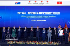 General Secretary of the Communist Party of Vietnam Central Committee and State President To Lam (sixth from right) and delegates at the Vietnam-Australia Techconnect Forum in Sydney on August 10. (Photo: VNA)