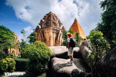 A tourist visits Ponagar Tower 2 in Khanh Hoa province. (Photo: VietnamPlus)