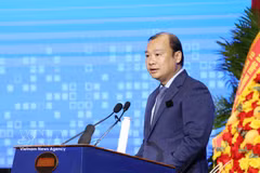 Assoc. Prof. Dr Le Hai Binh, Member of the Party Central Committee and Permanent Vice President of the Ho Chi Minh National Academy of Politics, speaks at the session. (Photo: VNA)