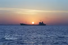 An oil tanker anchored off Qeshm Island in the Strait of Hormuz. (Photo: Middle East Eye/VNA)