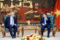 PM Pham Minh Chinh (R) and ITLOS President Tomas Heidar (Photo: VNA)