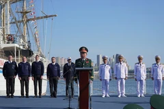 Vietnamese Deputy Minister of National Defence Senior Lieutenant General Hoang Xuan Chien speaks at a ceremony to hand over the research vessel Professor Gagarinsky to the Joint Vietnam-Russia Tropical Science and Technology Research Centre. (Photo: qdnd.vn)