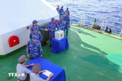 Crew members aboard a vessel on duty in Con Dao special zone cast their ballots (Photo: VNA)