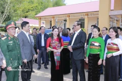 The NA Vice Chairman and his entourage inspect preparations for the election at polling station No. 10 in Tan Thanh village (Photo: VNA)