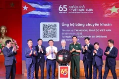 Officials at the launch of the national donation campaign for Cuba. (Photo: VNA)