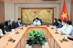 Deputy Prime Minister Nguyen Chi Dung (C) hosts a reception in Hanoi on August 5 for PPI Chief Executive Officer Lindsay Mark Lewis and its working delegation. (Photo: VNA)