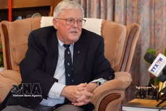 Professor Carl Thayer, a Vietnam and Southeast Asia expert at the University of New South Wales. (Photo: VNA)
