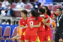 In the women’s futsal final, Vietnam deliver a dominant performance, defeating Indonesia 5-0 to claim their first-ever SEA Games gold medal after finishing runners-up in five consecutive editions. (Photo: VNA)