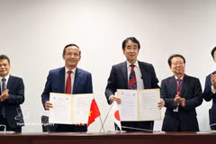 The signing ceremony of an MoU between Vietnam’s 108 Military Central Hospital and Japan’s Toho University Graduate School of Medicine in Tokyo on June 22. (Photo: VNA)
