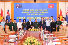 Vietnamese Deputy Minister of National Defence Sen. Lieut. Gen. Hoang Xuan Chien and Hugh Jeffrey, Deputy Secretary of Strategy, Policy, and Industry at the Australian Department of Defence, and other delegates at the 8th Vietnam – Australia Defence Policy Dialogue in Hanoi on August 12. (Photo: VNA)