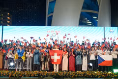 Over 100 young overseas Vietnamese from 32 countries and territories join the Vietnam Summer Camp 2026. (Photo: VNA)
