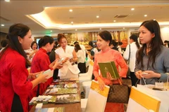 Tourism products and services of Ninh Binh businesses are introduced to partners. (Photo: VNA)