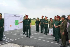 Leaders of the Tay Ninh provincial Border Guard Command report the National Defence Ministry's delegation plans to organise the Vietnam-Cambodia Border Defence Friendship Exchange. (Photo: VNA)