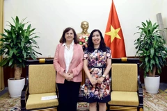 Deputy Minister of Foreign Affairs Le Thi Thu Hang (R) and Paola Pampaloni, Deputy Managing Director for Asia and the Pacific at the European External Action Service, at their meeting in Hanoi on July 22 (Photo: VNA)