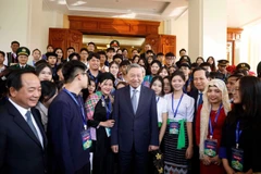 Party General Secretary To Lam meets outstanding and exemplary ethnic minority pupils, students and young people in Hanoi on December 26. (Photo: VNA)
