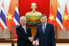 Party General Secretary and State President To Lam (R) receives President of the National Assembly and Speaker of the House of Representatives of Thailand Sophon Zaram in Hanoi on August 7, 2026. (Photo: VNA)