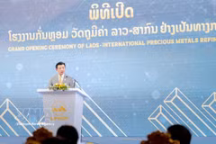 Chanthon Sitthixay, founder and chairman of PTL Holding, speaks at the launch ceremony. (Photo: VNA)