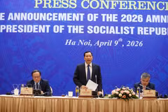 Deputy Minister of Public Security Senior Lieutenant General Le Van Tuyen (standing) speaks at the press conference on April 9. (Photo: VNA)