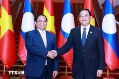 Prime Minister Pham Minh Chinh (L) meets with Lao Prime Minister Sonexay Siphandone in Vientiane on October 8, 2024 on the occasion of the 44th and 45th ASEAN Summits and related meetings in Laos. (Photo: VNA)