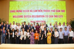 Delegates from Can Tho City and the Netherlands at the meeting. (Photo: VNA)