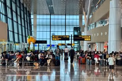 Passengers at Tan Son Nhat International Airport. (Photo: VNA)