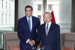 General Secretary of the Communist Party of Vietnam (CPV) Central Committee To Lam (right) and Saif Malik, CEO of Standard Chartered Bank and Head of Client Coverage, the UK at their meeting on October 29 (Photo: VNA)