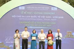 The organisers of VITM 2026 honour sponsors. ( Photo: VNA)