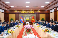The talks between Prime Minister Pham Minh Chinh and his Cambodian counterpart Hun Manet in Tay Ninh province on December 8 (Photo: VNA)