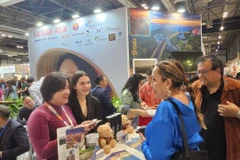 Visitors seek information on Vietnam’s tourist destinations at the 2026 FITUR International Tourism Fair. (Photo published by VNA)