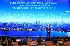 Tran Quang Hung, Chairman of the Board of Directors of HIC, presents the company’s operating model at the launch event. (Photo: hanoimoi.vn)