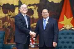 PM Pham Minh Chinh (R) and President of PowerChina Asia Pacific Zhou Jiayi (Photo: VNA)