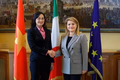 Vietnamese Deputy Minister of Industry and Trade Phan Thi Thang (L) and Italian Undersecretary of State for Foreign Affairs and International Cooperation Maria Tripodi co-chair the 10th session of the countries’ joint committee on economic cooperation. (Photo: Ministry of Industry and Trade)