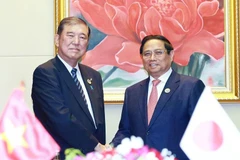 Prime Minister Pham Minh Chinh (right) meets with Japanese Prime Minister Ishiba Shigeru during the 44th and 45th ASEAN Summits and related summits in Vientiane, Laos, on October 11, 2024. (Photo: VNA)